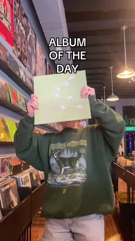 finally got to see Modest Mouse live (video clip at end) last week and it was incredible.  #fyp #albumoftheday #modestmouse #goodnewsforpeoplewholovebadnews #vinylrecords @redzeppelinrecords 