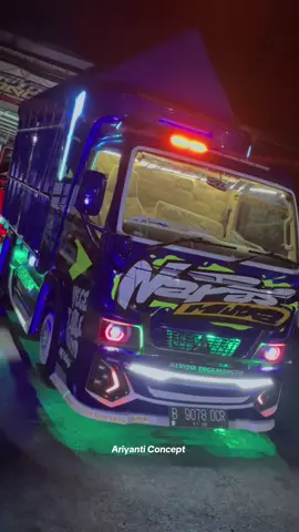 Pesona malamnya new AMT #ariyanticoncept  #alvitotruckmodification  #engkel_mania_indonesia #truckmodifiedindonesia #abcxyz  