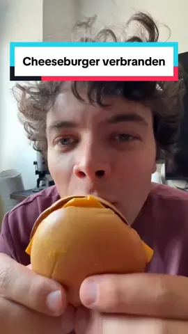 Hoe lang duurt het voor je een burger verbrand hebt? 🤔 #experiment 