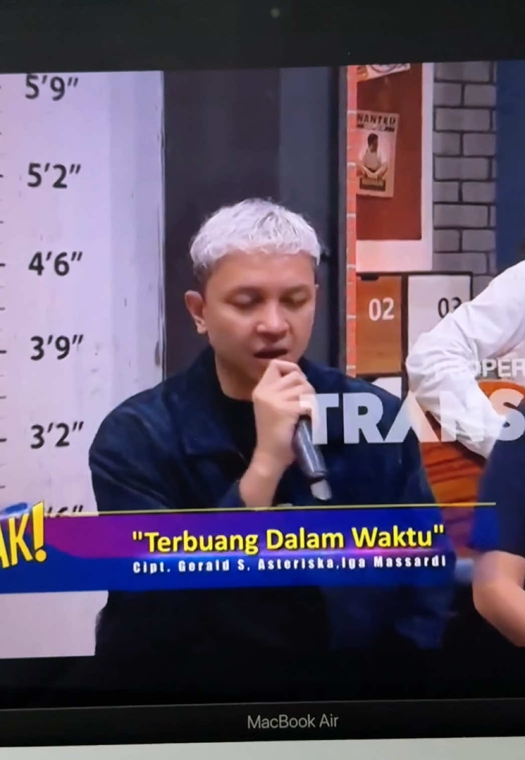 Terbuang Dalam Waktu - Barasuara at LaporPak! @barasuara @TRANS7 #barasuara #laporpaktrans7 #soreistridarimasadepan #terbuangdalamwaktu #trans7laporpak 