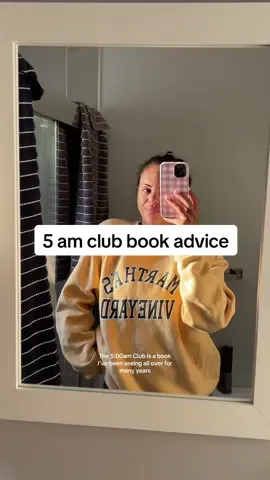 add this book to your reading list! It’s my current audiobook is #5amclub and it’s good!!! ⭐️☀️🤝 #the5amclub #morningroutine #morningvlog #wakeupearly 