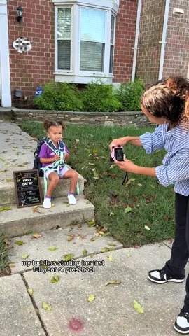 My heart 😭 keep loving Jesus baby girl 🥹❤️ . . #mom #pregnant #toddlermom #toddler #firstdayofschool