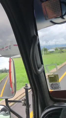 #viral_video #camionerosporelmundo #chofercitocarretero🚛🛣💯🤙 #aeropuertointernacional #quito_ecuador🇪🇨 