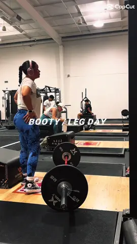 building this shelf is not for the weak 😂🍑💪🏽 #GymTok #musclemommy 