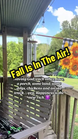 What a beautiful morning on tan yard acres! Fall is in the air! I'm counting my blessings! God is good! #mountaincookinwithmissy #simplelife 