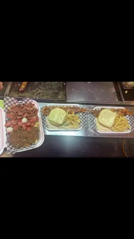 #comida rápida #hamburguesa  #chorizo artesanal # Medellin #barriometropolitano #salchipapa 