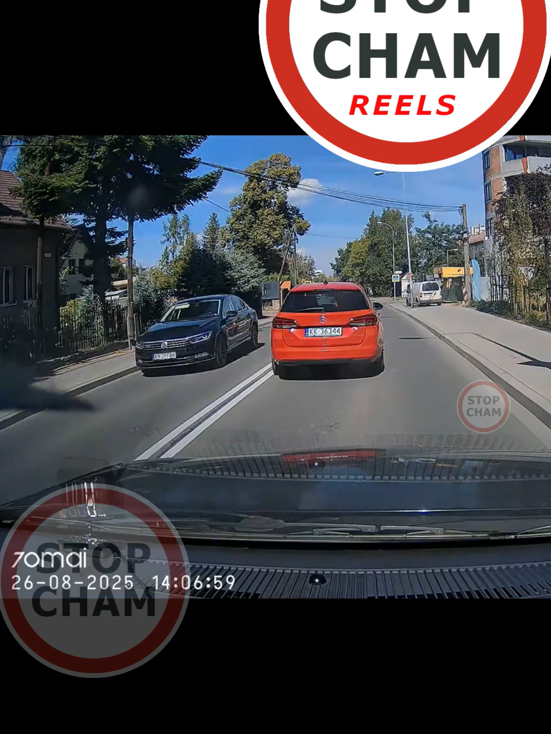 Wózkiem inwalidzkim po jezdni To nie jest najbezpieczniejszy sposób poruszania się po drodze. 26.08.2025 Kraków#stopcham #polskiedrogi #wideorejestrator #dashcam #kierowcy #wozekinwalidzki #droga #jezdnia #krakow
