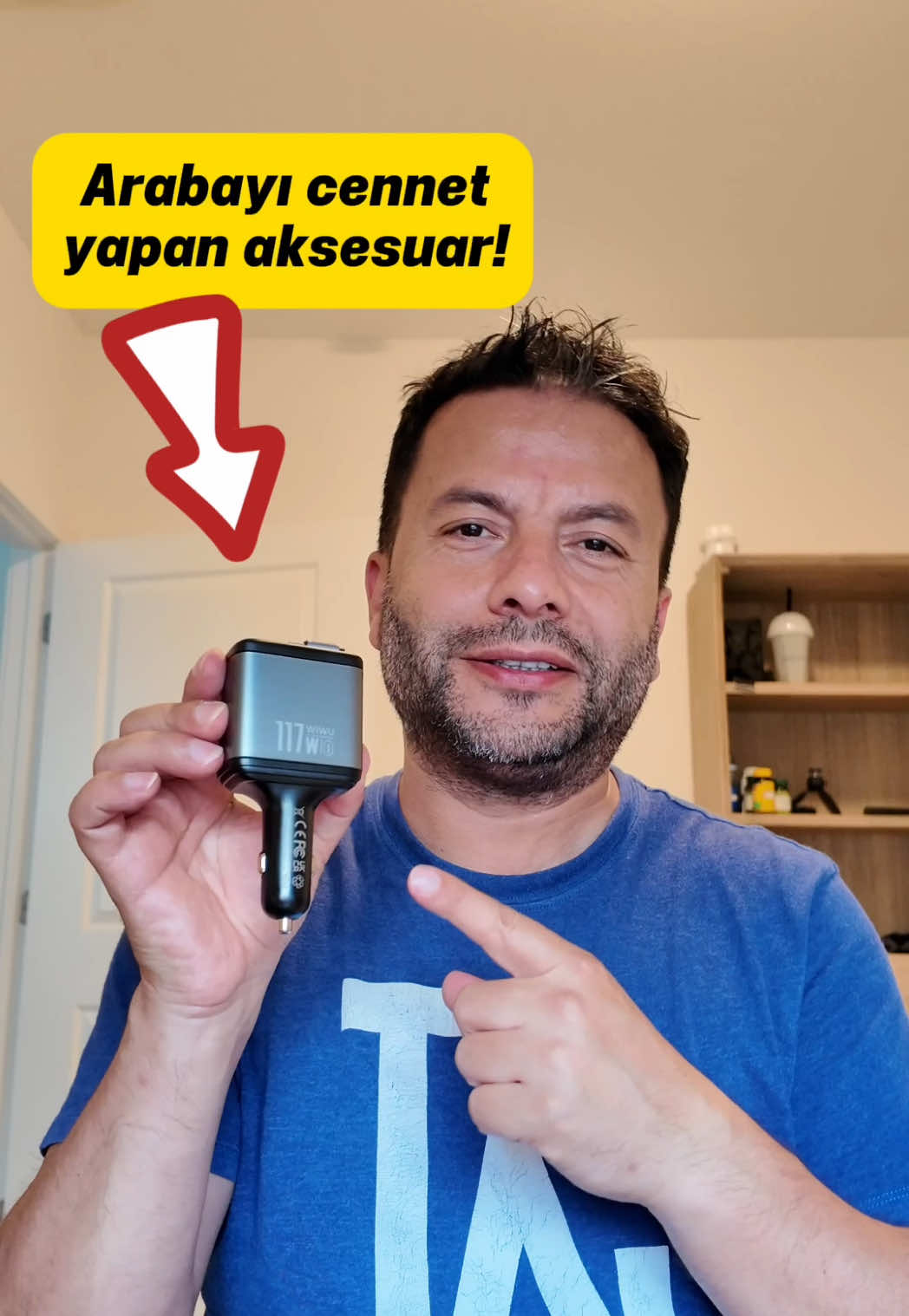 Arabada kablo kalabalığına son! Wiwu’nun bu şarj cihazı sayesinde hem düzen, hem de hız bir arada. Üzerindeki 60W Type-C ve 27W Lightning kablolarıyla aynı anda birden fazla cihazı şarj edebiliyorsunuz. Makara sistemi sayesinde kablolar ortalıkta görünmüyor, ek USB ve Type-C girişleriyle de tablet, drone veya yol kamerasını aynı anda şarj etmek mümkün. RGB ekranından güç bilgilerini görmek ayrı bir keyif. Akım koruması da cihazları güvenle şarj etmenizi sağlıyor. Yolda MacBook’unuzu 60W hızla doldurmak ya da parkta tableti şarj etmek hiç bu kadar kolay olmamıştı. Benim gibi teknolojiyi her yerde yanında taşımayı sevenler için ideal bir aksesuar. 📲✨ Ürün ülkemize Zore Aksesuar tarafından getiriliyor. Linki Instagram hikâyede bulabilirsiniz (işbirliği)