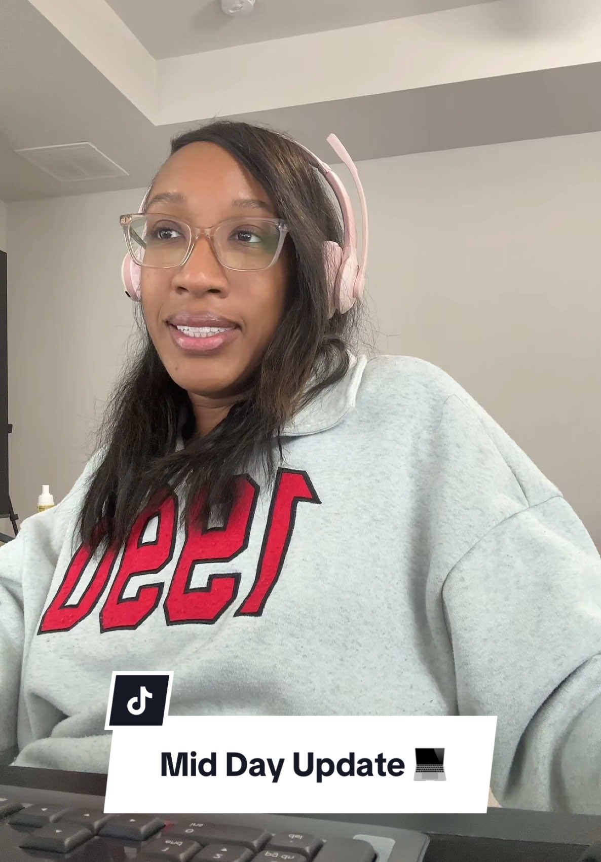 Calls have slowed down, about to start on these tickets. I’m not going to have time for video today. I’ll give yall 2 back to back the next 2 days…IF calls volume allows. #wfhmama #wfh #workfromhome #remotework #remotejobs 