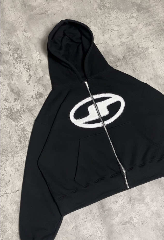 ICON ART – one set hoodie & sweatpants from Opulance drops tomorrow, August 27 at 7:00 PM WIB  #opulance #localbrand #hoodiezip #sweatpants 