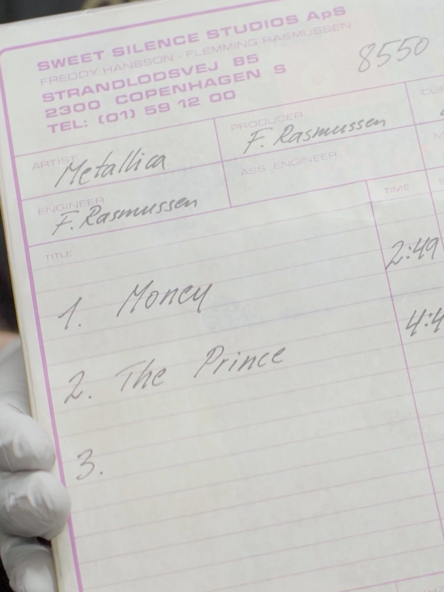 In case you missed last week’s episode of The Metallica Report, Steffan Chirazi took Dan Nykolayko to Inveniem, home of the real-life Metallica Black Box, for yet another deep dive into some authentic Metalli-artifacts in the Vault. Take a peek at what they uncovered, check out last week’s episode, and be sure to tune in again tomorrow for Part 2! Follow The Metallica Report at metallica.lnk.to/TheMetallicaReport or the LINK IN BIO.