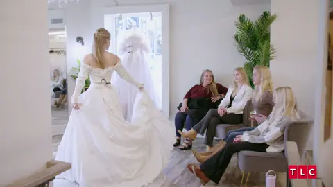 Kim surprises the girls by having Lydia try on her old wedding dress. 👀 See their reactions on #WelcomeToPlathville, tonight at 10/9c.