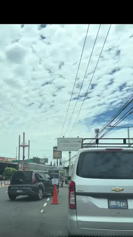 Lo difícil que es encontrar parqueo en los ISSS o en algún hospital nacional…….!!!!!! #viraltiktok #viral #hospitaleselsalvador #elsalvador🇸🇻 #elsalvador 