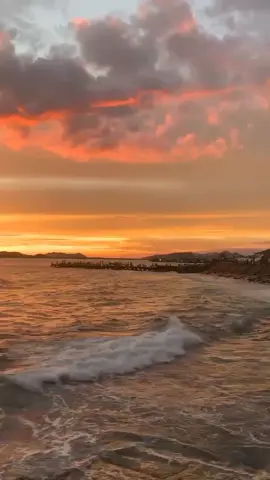salah satu yg ga pernah gagal disibolga, yaa sunsetnya #sibolgatapteng  #sibolga 