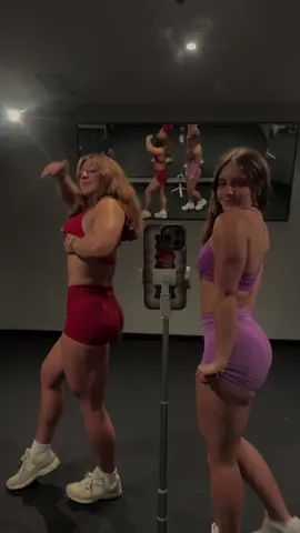 we’reeeee backkkkk #gym #fyp #pump #pushday #gymgirl 