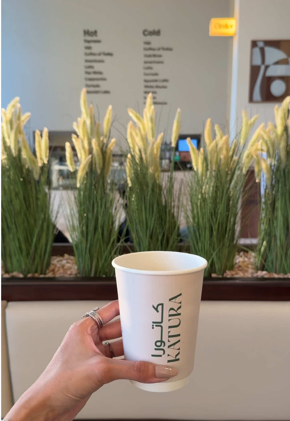 حلوياتهم وقهوتهم لذيييذه مره😋🤎 وعندهم اصناف فطور☀️ تبوك - المصيف📍 @Katura coffee  #تبوك#explore#كوفيهات_تبوك#coffee#تصويري#tabuk  