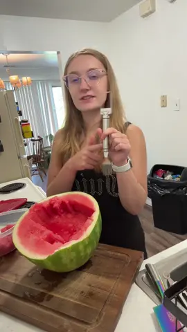 I’ll never stop talking about this water melon slicer😭 btw yall you can use these to gut pumpkins this Halloween ! #freesample #tiktokshopreviews #watermelon #productsyouneed #productsthatwork 