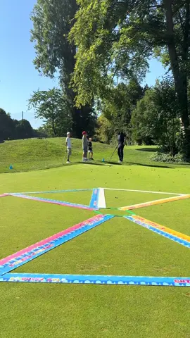 Jeu de cible au chipping, l’importance du point de chute pour pas venir envoyer la balle dans une zone voulue#golftiktok #golftips #foryou 