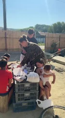 Fii alături de oamenii care schimbă lumea prin bunătatea lor. ❤️ Dacă simți că este loc în inima ta pentru a oferi ajutor și o masa calda , fii alături de copiii si batranii care riscă să moara de foame 😭Mulțumim celor care au dorit să-și doneze ziua de naștere pentru a hrăni acești oameni 😘🙏  Lunile acestea am mai câștigat o bătălie cu sărăcia si foamea ! Dar eu zic ca impreuna vom câștiga razboiul 🙏 Doar cu dumneavoastră alături și numai împreună cu Dumnezeu vom reusi sa asiguram o masa calda sutelor de copii si batrani care ne cer ajutorul ! Pentru a ajunge până aici s-a muncit enorm, iar fără ajutorul dumneavoastră nu am fi reușit. Așa cum pofta vine mâncând, iar de moartea prin muncă la noi în echipa nu se teme nimeni, țin să vă anunt ca nu o sa renunțăm la a hrăni copii si batrani flămânzi   . Așadar, cine vrea să sărbătorească cu noi (nu chiar ca la guvern) o zi onomastică , aniversară, sau cine vrea să aibă îngeri rugători la o masă de pomenire, în memoria celor dragi mutați la Domnul, cu o mica donatie câștigă, garantat și pe termen nelimitat. Vorba aia, dai unui om de mâncare , dar stai în Cer! 🙏Faptele bune n-au de ce să aștepte. Uneori 