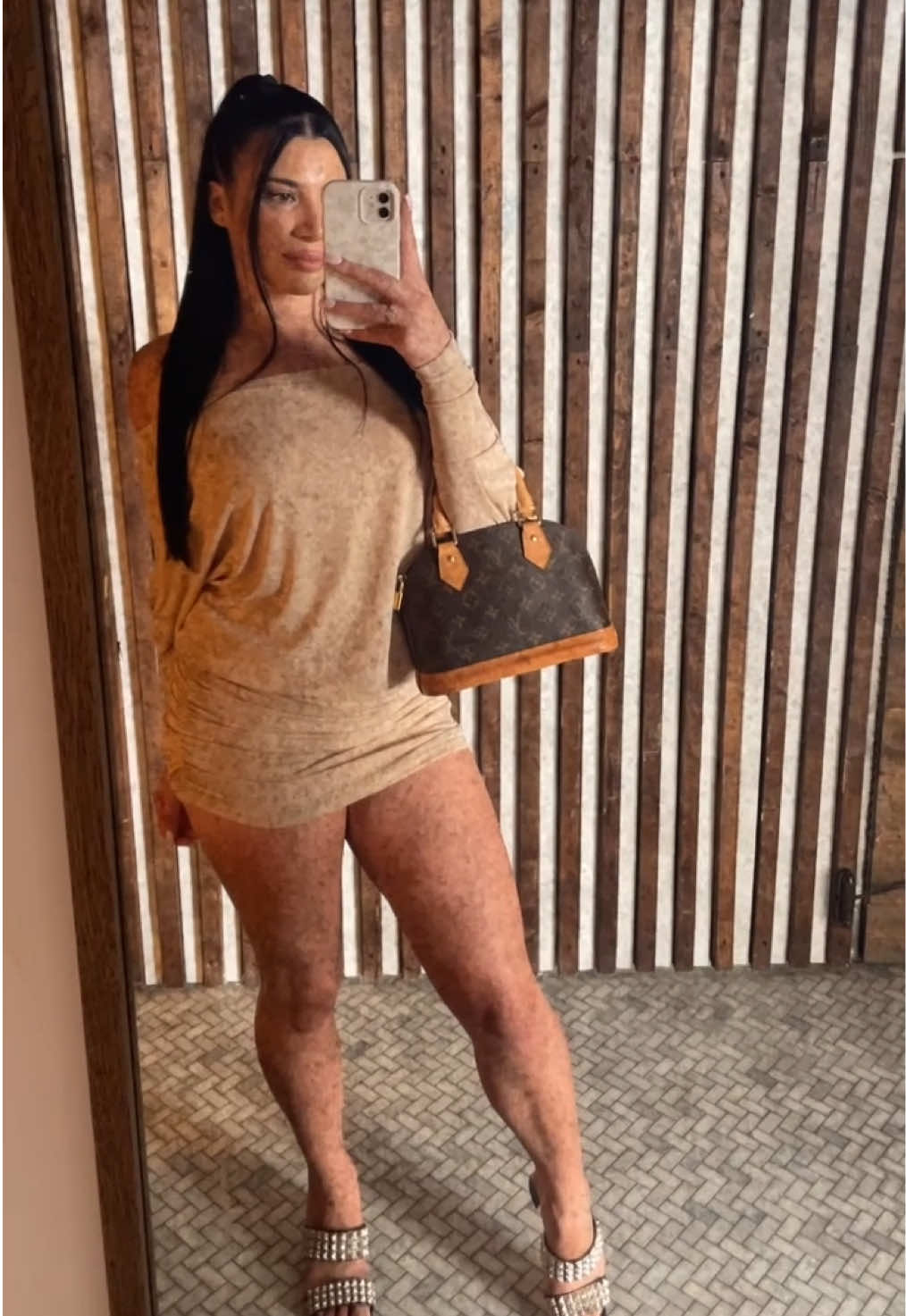 A dress everybody needs in their closet. So comfortable, got so many compliments & gives off early 2000’s vibes🥹 #promo #dress #addtocart 
