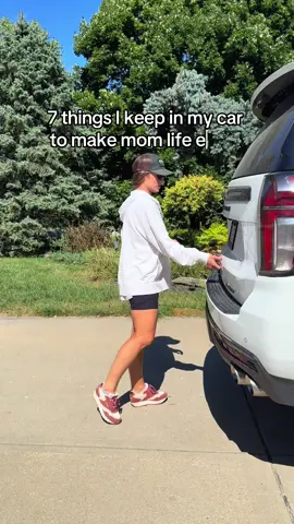 7 things I keep in my car to make mom life easier 💪🏻 #momlife #mom #momtips #momhacks #car 