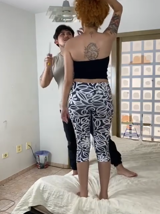 Chamei o vizinho pra arrumar minha lâmpada 💡