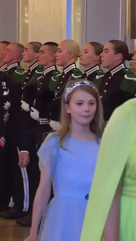 Wow!! ❤️😁🥹👸👑🇸🇪🫅@Prinsessan Estelle @𝐶𝑙𝑎𝑖𝑟𝑒 𐙚 #princeoscar #prinsdaniel #kronprinsessanvictoria #prinsessanestelle 