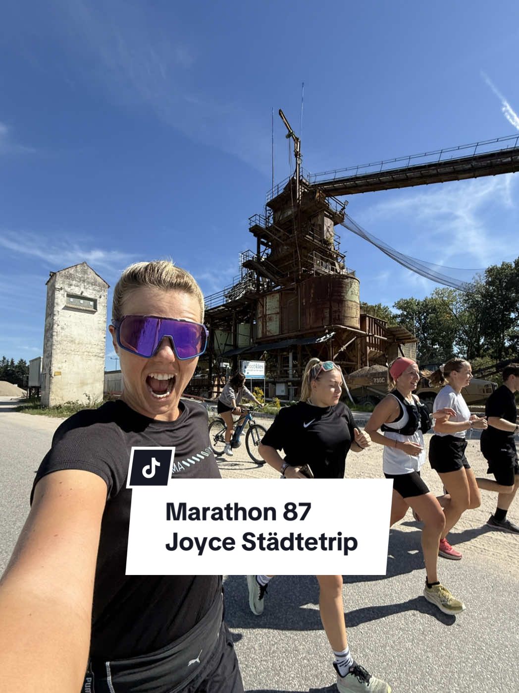 Wie viele Wörter gibt es für Seen, Weiher oder Tümpel? Städtetrip - Marathon Nr. 87 Highlights für heute:  - Es ging von Perschen - Burglengenfeld - abgelaufene Städte: Schwandorf, Teublitz, Maxhütte-Haidhof, Burglengenfeld - Läufer: 8 - Radfahrer: 3 - Highlight 1: Nina ist ihren ersten Marathon gelaufen - Highlight 2: Stadt, Land, Fluss… heute war alles dabei - Abwechslungsreich und flach - fail des Tages: leider hat Peter seinen ersten Marathon nicht geschafft bei der Wärme - 282 HM uphill und 300 downhill - Gesamtzeit Brutto:  5:58:21 Std. - wie ich mich fühle? - gut aber hungrig 😅 ⠀⠀⠀⠀⠀⠀⠀⠀⠀⠀ ⠀⠀⠀⠀⠀⠀⠀⠀⠀⠀ #joycestädtetrip #marathon #laufliebe #laufen #oberpfalz 
