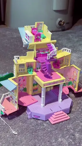 Kinda wanna sell all the polly pocket now 😩 and my fav one has mold ahh #pollypocket #fyp #antique 