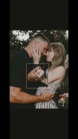 TAYLOR & TRAVIS GETS ENGAGED 💍❤️ Hace apenas unos minutos la cantautora @Taylor Swift  le dió el SI 💍 a @Travis Kelce  en dónde llenos de amor y felicidad después de 2 años de relación deciden dar el gran paso en su #lovestory 💍✨️ #TaylorSwift #traviskelce #wedding #proposal 