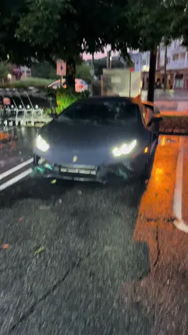 Rain or shine still driving Lambos, would you do the same? #lambo#lamborghini #huracán #luxurylifestyle #lambo  