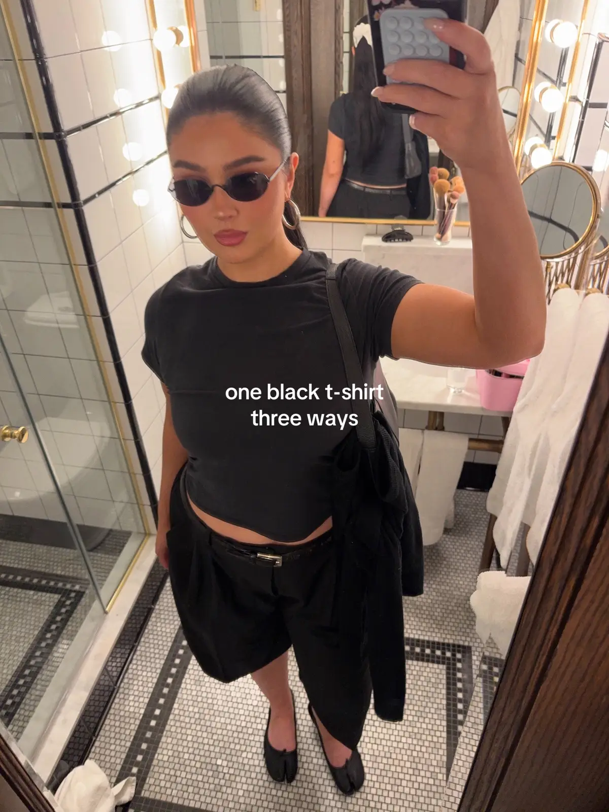 and cute sunglasses of course 🙂‍↕️ #fyp #stylingbasics #basics #basicoutfit #simpleoutfit #blacktshirt #tshirt 