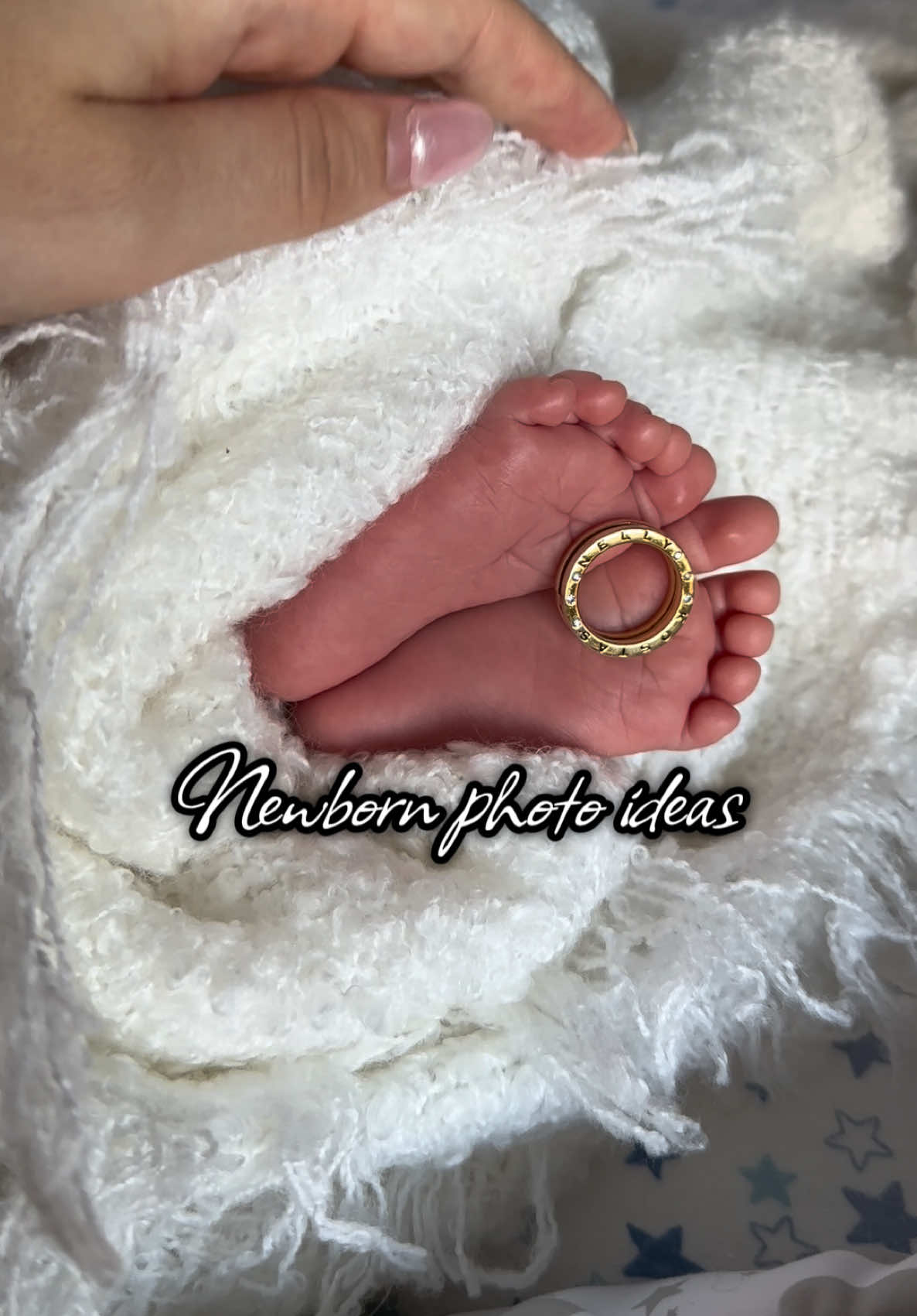 I’ve created a new phone wallpaper 🥰 #phonewallpaper #newbornphotoideas #newbornphoto #babyfeet #photohacks 