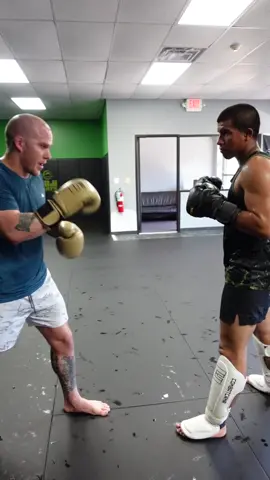 Counter the jab #boxing #boxingtraining #boxingtechnique #striking #boxingtips 