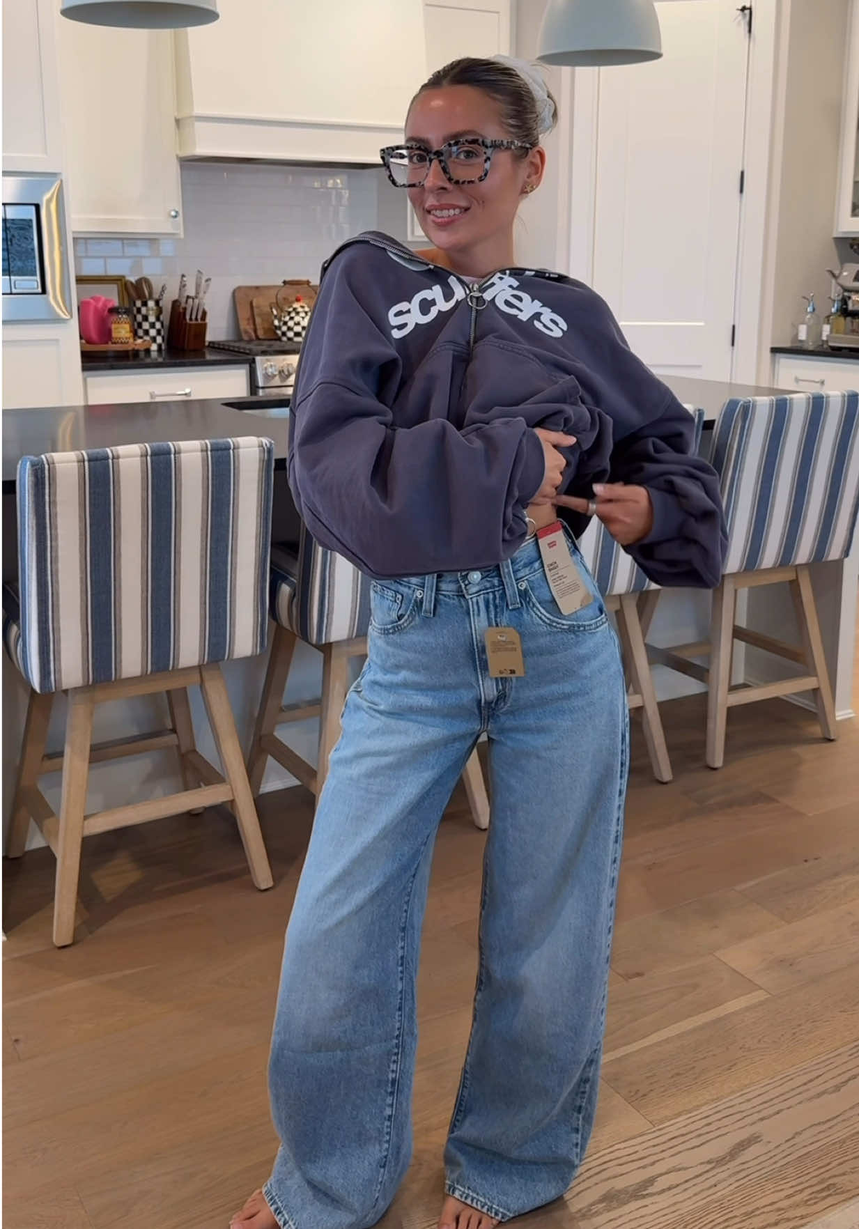 I say yes! #levis #jeans #fallfashion 