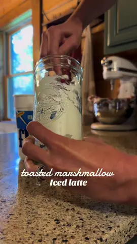 This toasted marshmallow iced latte is soooo good! 🤤 🔥 #icedcoffee #latte #coffeerecipes #latterecipes @Mason Jar Lifestyle 