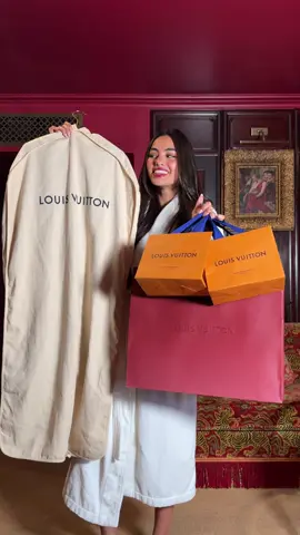filming something fun for @Louis Vuitton 🤫💄