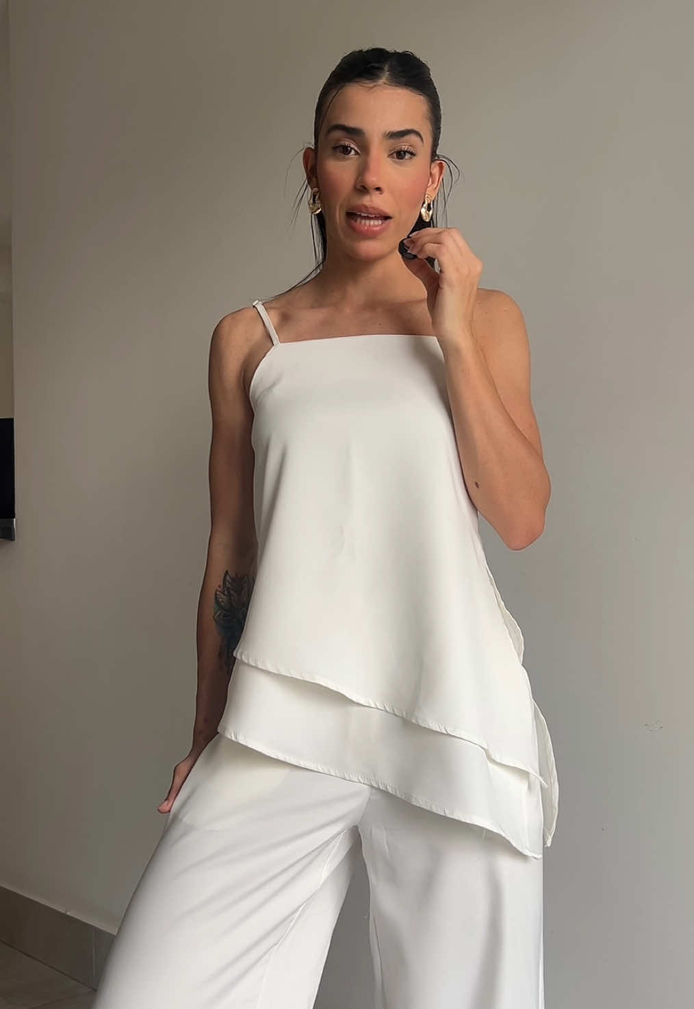 Esse conjunto para usar em todas as ocasiões junto ou separado é PER FEITO ! link na tela pq é do TikTok Shop 🤎 #calca #alfaiataria #lookchic #roupasfemininas #calcapantalona 