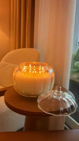 Ser emprendedor no es fácil pero la satisfacción de ver todo lo que eres capaz de hacer y lograr no tiene precio🤩 #candlemaking #fallcandles #micasamipazcandles #micasamipaz #handmadecandles 