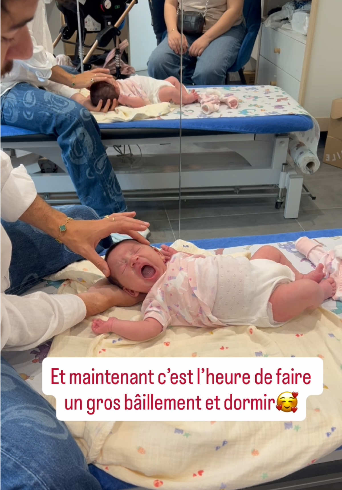 Séance EXCEPTIONNELLE ou MAGIQUE pour ce beau bébé qui avait énormément  d’air 💨 et de caca 💩 dans son ventre ☹️ Mettez le son ça vaut le coup ☺️🙌🏻 Merci aux parents pour votre confiance 🥰 Hâte de revoir bébé pour sa deuxième séance ✨🙌🏻 #yaicheosteo #baby #colic #babyosteo #pets 