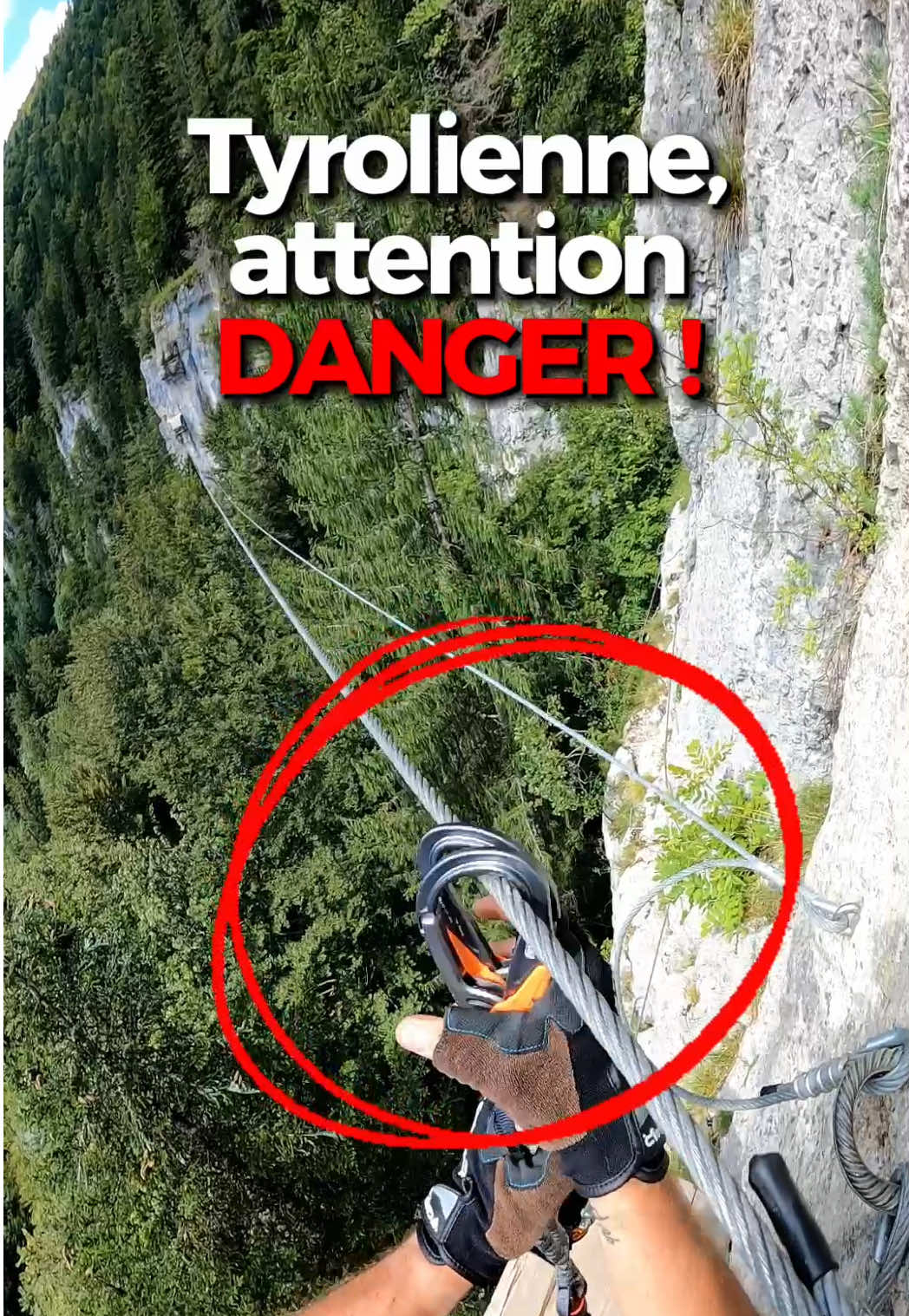 Un mec allait vraiment faire cette erreur sur la tyrolienne 🤦🏻‍♂️😱 #viaferrata #viaferrata_switzerland #tyrolienne #viaferrataextreme 