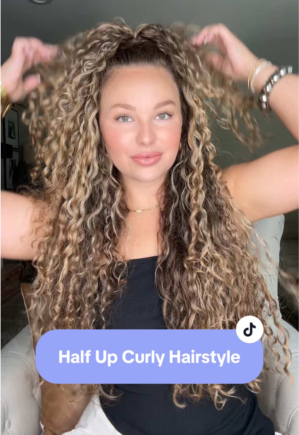 Easy half up half down curly hairstyle 💕 save & try! #curlyhair #hairtutorial #curlyhairstyles #hairstyle 