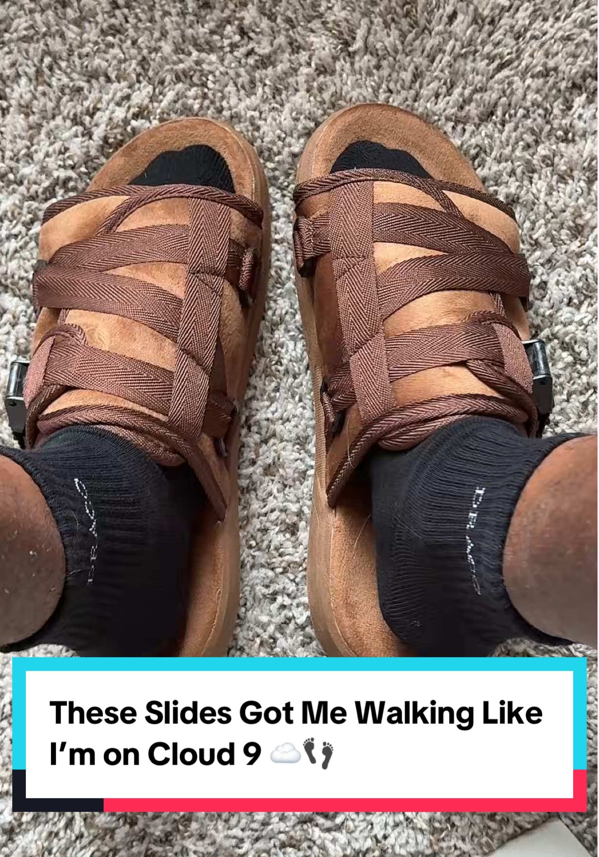 These Slides Got Me Walking Like I’m on Cloud 9 ☁️👣 #tiktokshopcreatorpicks  #CozyVibes  #slides  #SlidesSeason  #OOTD 