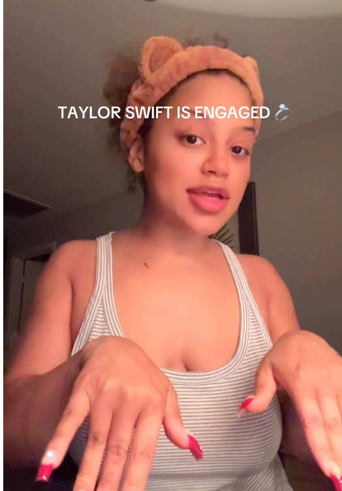 WAR IS OVER 🥹😭💖💍 #taylorswift #swifties #swifty #traviskelce #tayvis #engaged #foryou #fyp 