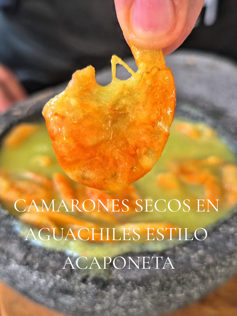 CANARONES SECOS EN AGUACHILE 4 chiles serrano (yo utilizo dependiendo el tamaño y de lo picante que lo quieras). ¾ de taza de Jugo de limón ¼ Cebolla 1 diente de Ajo ¼ de pepino Sal al gusto y solo es licuar todo #botana #hijosdesuhambre #cocinafacil #nayarit #camarones 