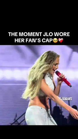 She’s just so cool❤️‍🩹😅 #fyp #viral #fyppppppppppppppppppppppp #foryoupage #tiktokviral #fypppppp #jlo #jenniferlopez #trending #fypage 