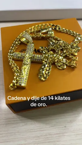 Cadena y dije de 14 kilates chapeada en oro
