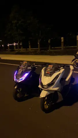 Pcมั้ยจ้ะ.#ต้าบุรีรัมย์💯 #ใบเฟิร์นอะไหล่ออฟชั่นบุรีรัมย์ #pcx160ดําด้าน🖤 #ไฟรุ้ง🌈 #pcx2024 