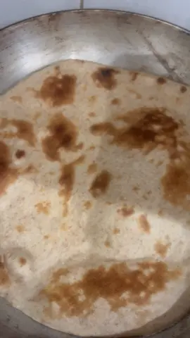 آجکی اسپیشل ڈش بھنڈی تندوری  روٹی اینڈ چکن روسٹ 