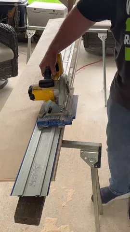 Plywood cutting made simple! The Accu-Cut gives you straight cuts without the expense of a track saw or table saw, perfect for trimming closet shelves like @pavilion_woodworks_and_crafts.👌🏼